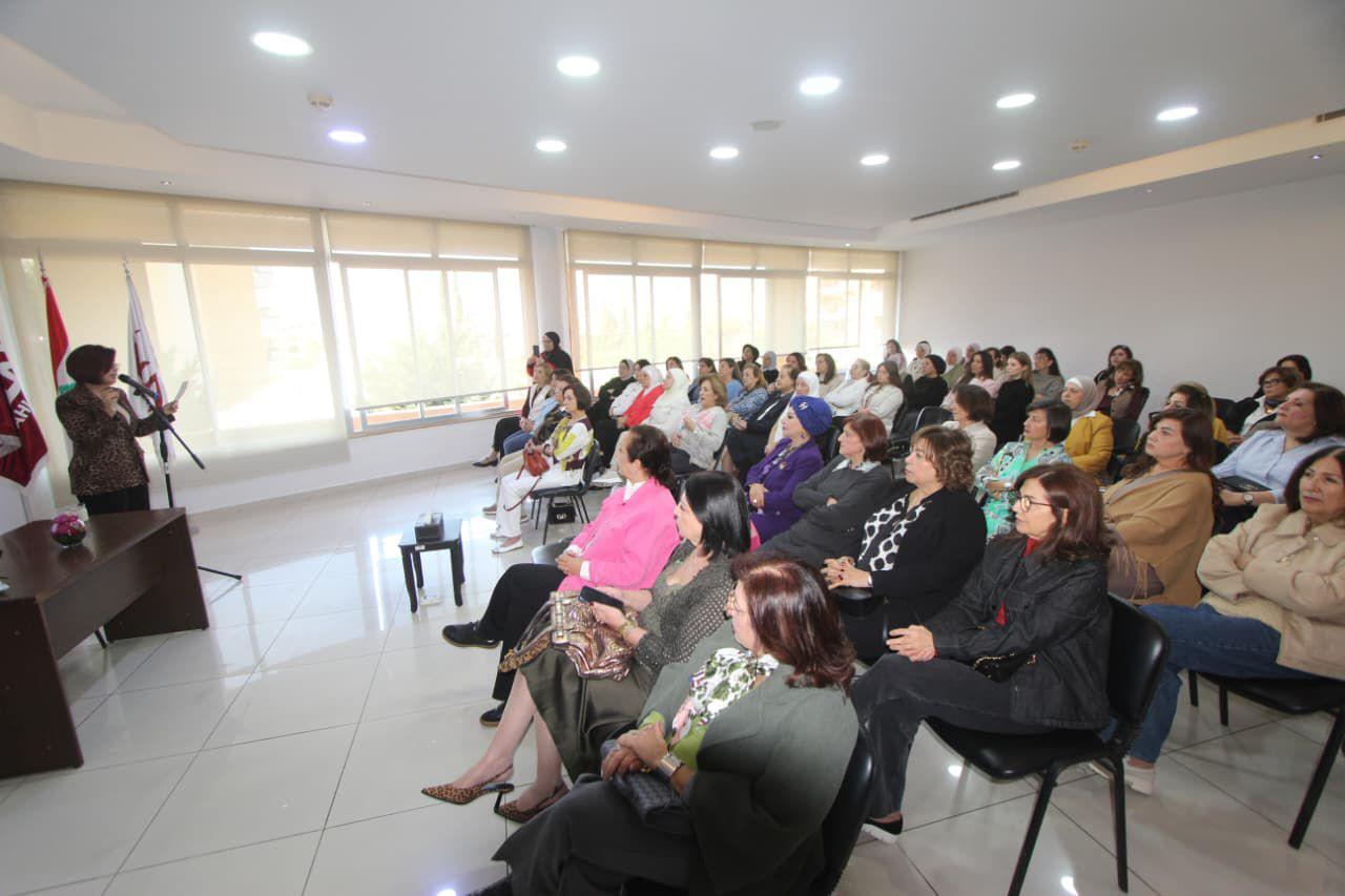 جمعية “أهلنا” استضافت د. محمود الناتوت في لقاء تفاعلي بعنوان ” بالمعرفة والعطاء منودّع عامنا الـ25 “