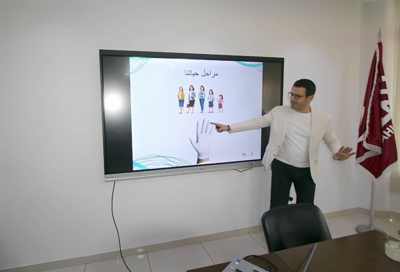 جمعية “أهلنا” استضافت د. محمود الناتوت في لقاء تفاعلي بعنوان ” بالمعرفة والعطاء منودّع عامنا الـ25 “