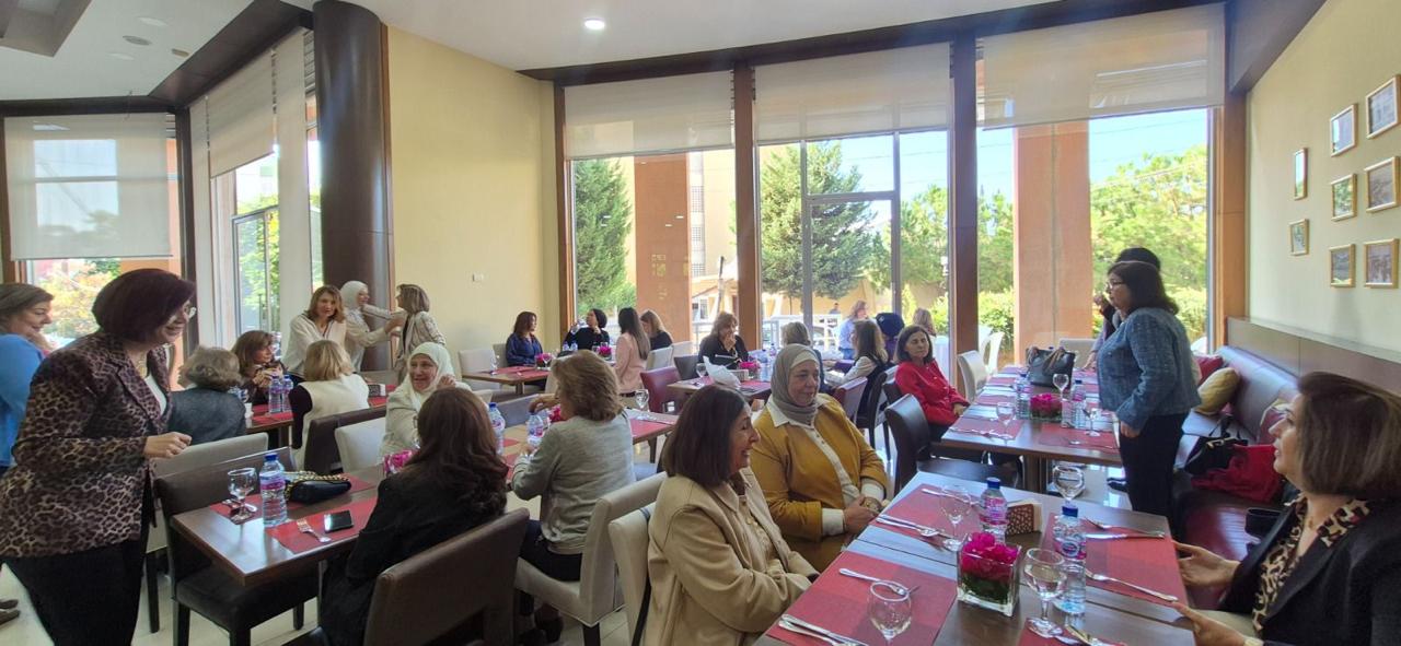 جمعية “أهلنا” استضافت د. محمود الناتوت في لقاء تفاعلي بعنوان ” بالمعرفة والعطاء منودّع عامنا الـ25 “