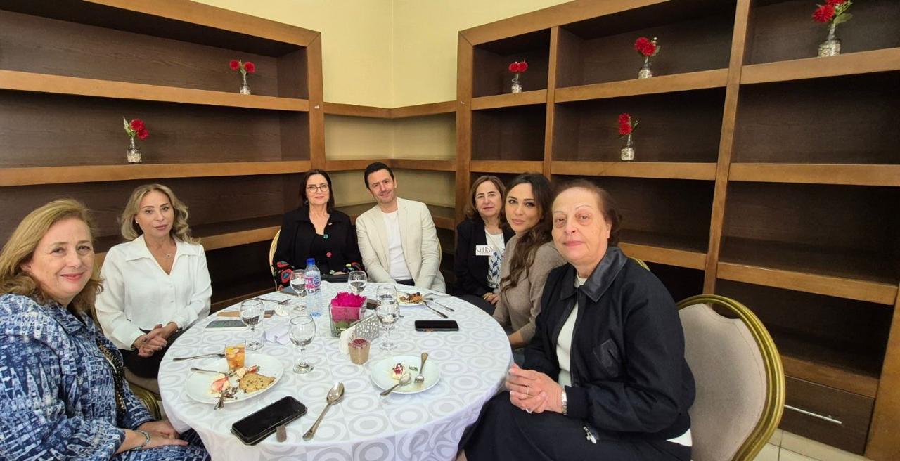 جمعية “أهلنا” استضافت د. محمود الناتوت في لقاء تفاعلي بعنوان ” بالمعرفة والعطاء منودّع عامنا الـ25 “