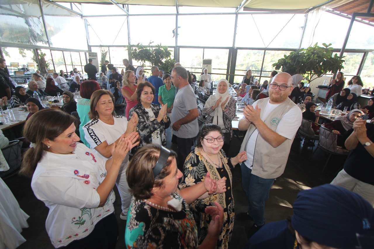 ” أهلنا” بالشراكة مع ” جامع البحر وصندوق الزكاة ودار الراحة ” أقامت فطوراً تكريمياً للمسنين: ابتسامة مسنّ أجمل من ألف هدية ” أهلنا” بالشراكة مع ” جامع البحر وصندوق الزكاة ودار الراحة ” أقامت فطوراً تكريمياً للمسنين: ابتسامة مسنّ أجمل من ألف هدية