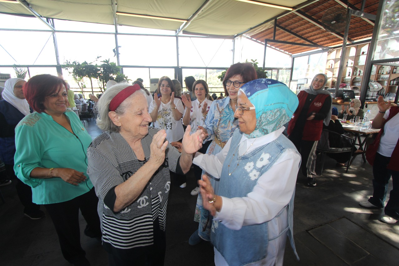 ” أهلنا” بالشراكة مع ” جامع البحر وصندوق الزكاة ودار الراحة ” أقامت فطوراً تكريمياً للمسنين: ابتسامة مسنّ أجمل من ألف هدية ” أهلنا” بالشراكة مع ” جامع البحر وصندوق الزكاة ودار الراحة ” أقامت فطوراً تكريمياً للمسنين: ابتسامة مسنّ أجمل من ألف هدية