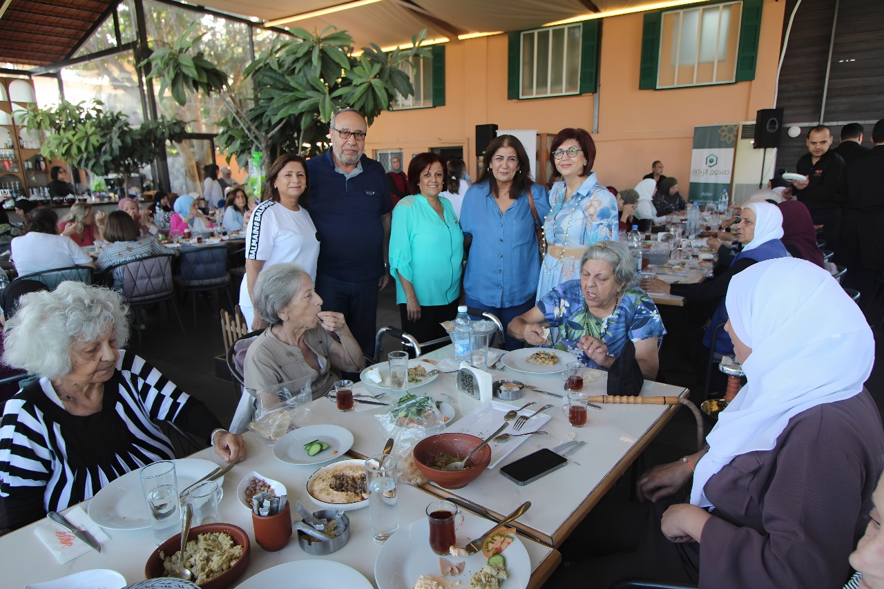 ” أهلنا” بالشراكة مع ” جامع البحر وصندوق الزكاة ودار الراحة ” أقامت فطوراً تكريمياً للمسنين: ابتسامة مسنّ أجمل من ألف هدية ” أهلنا” بالشراكة مع ” جامع البحر وصندوق الزكاة ودار الراحة ” أقامت فطوراً تكريمياً للمسنين: ابتسامة مسنّ أجمل من ألف هدية